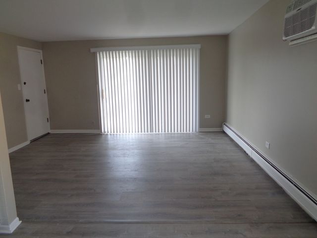 7919 S 83RD Court 2N, Justice, IL 60458