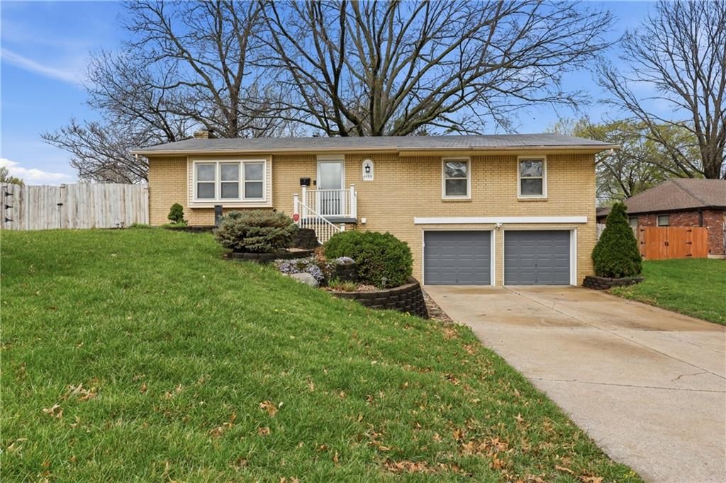 4022 S Hands Circle, Independence, MO 64055