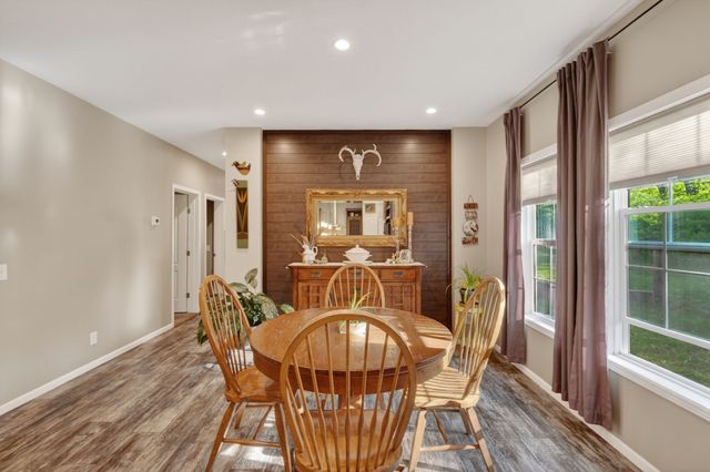 809 Ashton Avenue B, Guthrie Center, IA 50115
