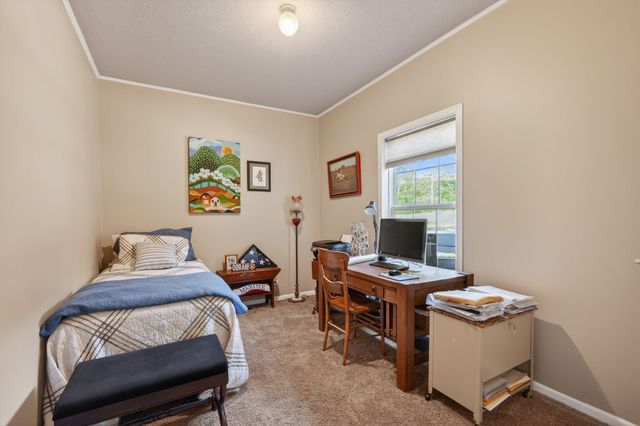 809 Ashton Avenue B, Guthrie Center, IA 50115