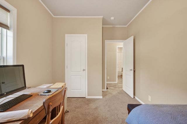809 Ashton Avenue B, Guthrie Center, IA 50115