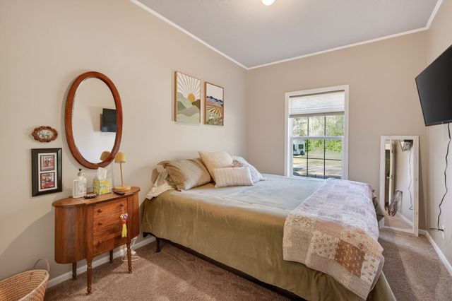 809 Ashton Avenue B, Guthrie Center, IA 50115