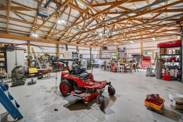 809 Ashton Avenue B, Guthrie Center, IA 50115