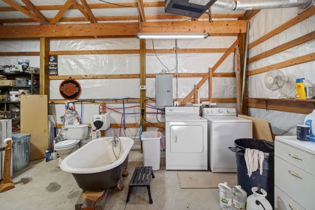 809 Ashton Avenue B, Guthrie Center, IA 50115