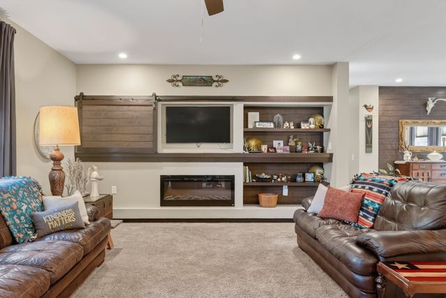 809 Ashton Avenue B, Guthrie Center, IA 50115