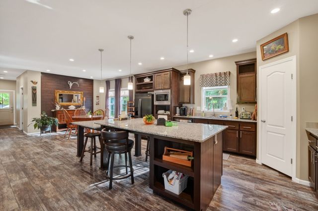 809 Ashton Avenue B, Guthrie Center, IA 50115