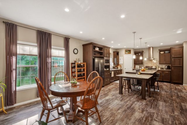 809 Ashton Avenue B, Guthrie Center, IA 50115