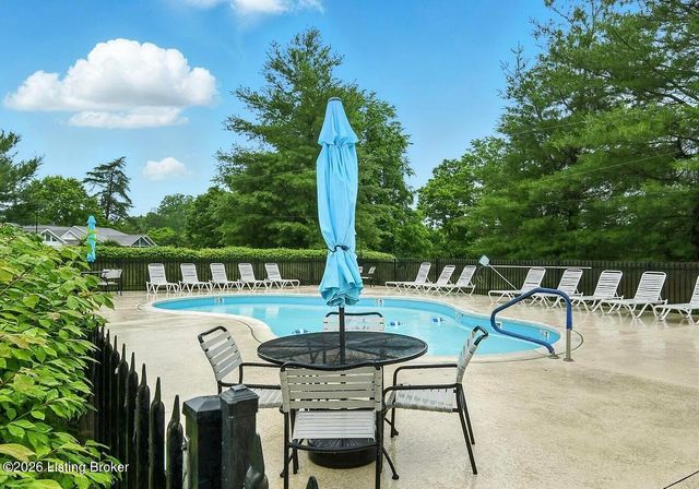 10902 Oxford Commons Ct, Louisville, KY 40291