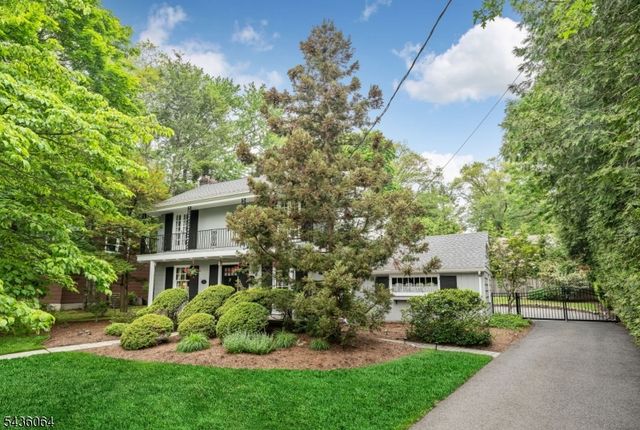 37 Van Dyke Dr, Hohokus Boro, NJ 07423