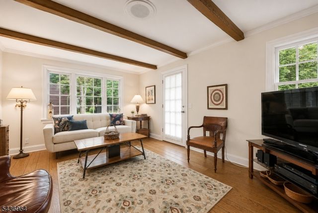 37 Van Dyke Dr, Hohokus Boro, NJ 07423
