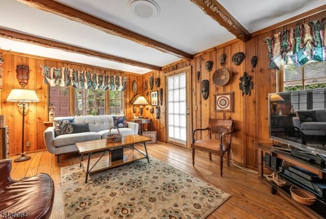 37 Van Dyke Dr, Hohokus Boro, NJ 07423