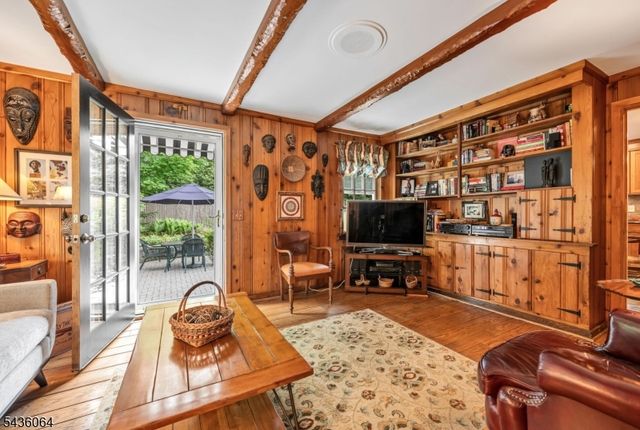 37 Van Dyke Dr, Hohokus Boro, NJ 07423