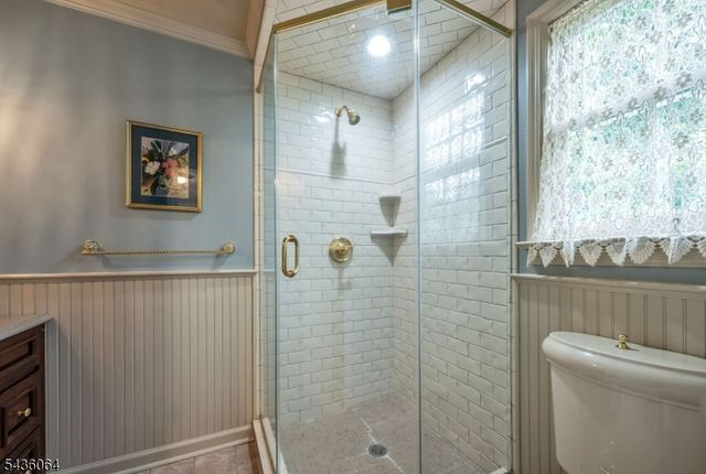 37 Van Dyke Dr, Hohokus Boro, NJ 07423