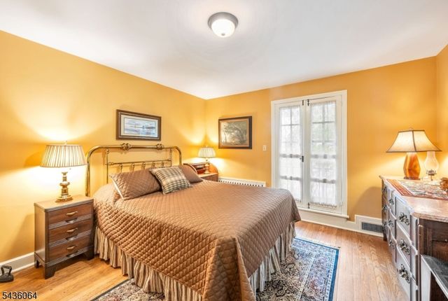 37 Van Dyke Dr, Hohokus Boro, NJ 07423