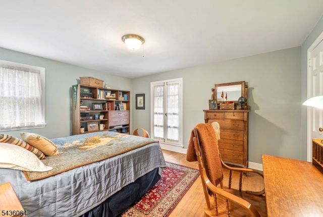 37 Van Dyke Dr, Hohokus Boro, NJ 07423