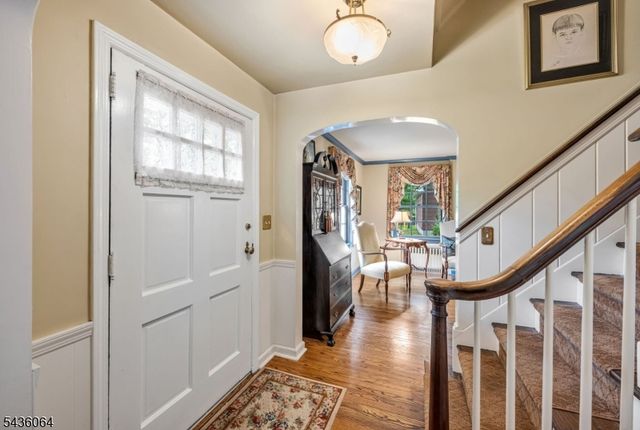 37 Van Dyke Dr, Hohokus Boro, NJ 07423