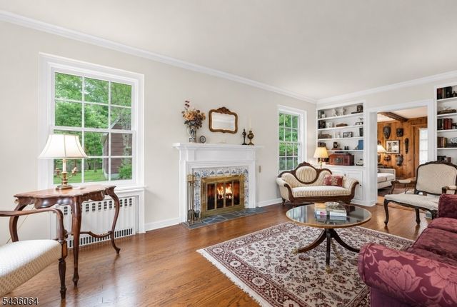 37 Van Dyke Dr, Hohokus Boro, NJ 07423