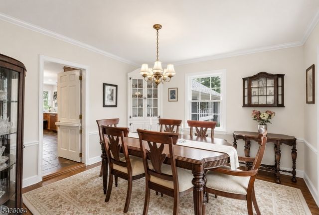 37 Van Dyke Dr, Hohokus Boro, NJ 07423