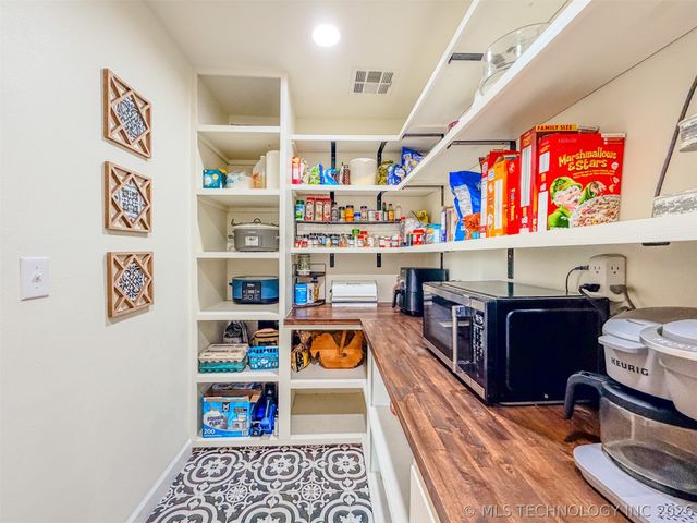 26664 Highway 82, Park Hill, OK 74451