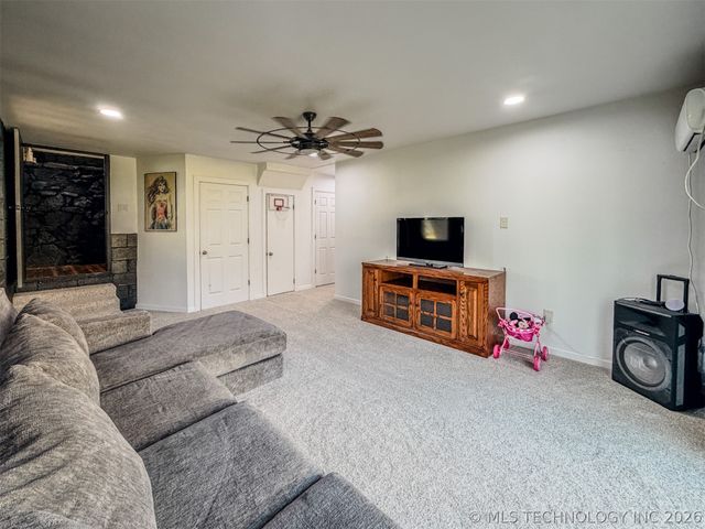 26664 Highway 82, Park Hill, OK 74451