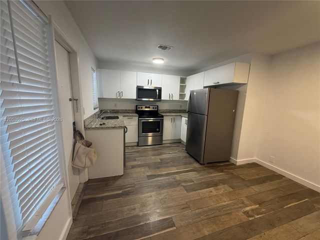 1425 NE 56th Street 5, Fort Lauderdale, FL 33334