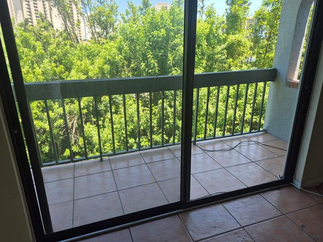 2050 N Congress Avenue 407, West Palm Beach, FL 33401
