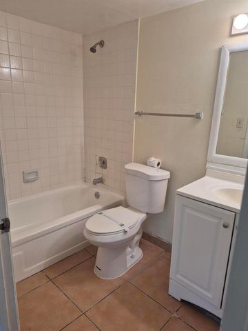 2050 N Congress Avenue 407, West Palm Beach, FL 33401