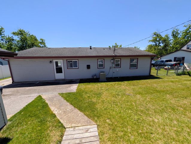 377 Pinewood Drive, Valparaiso, IN 46385