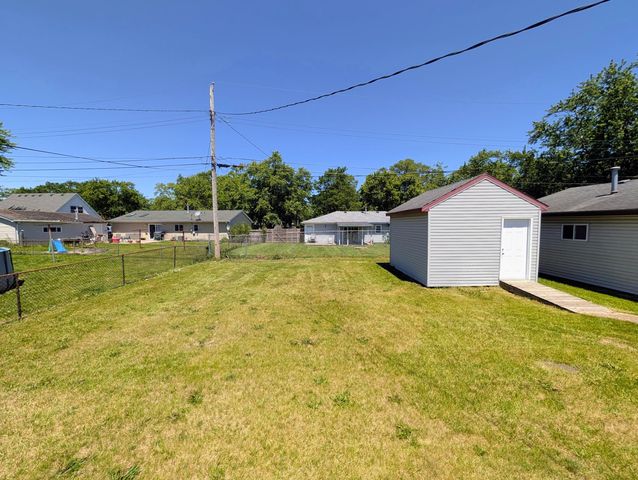 377 Pinewood Drive, Valparaiso, IN 46385