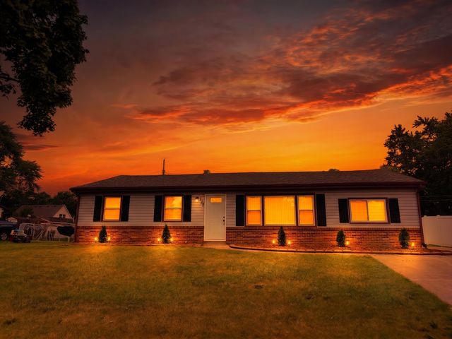 377 Pinewood Drive, Valparaiso, IN 46385