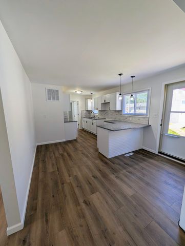 377 Pinewood Drive, Valparaiso, IN 46385