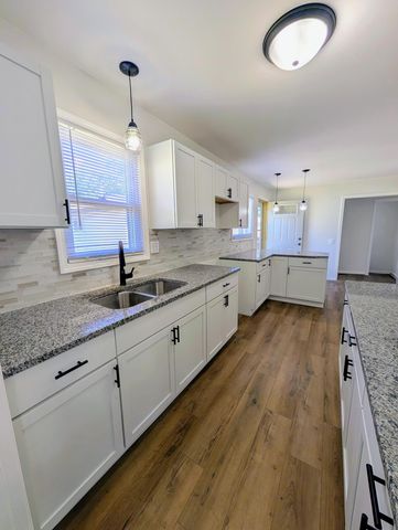 377 Pinewood Drive, Valparaiso, IN 46385