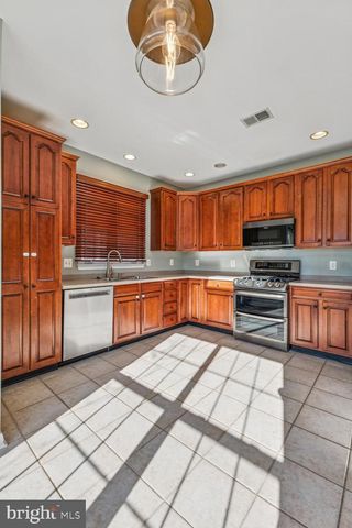 43605 DUNHILL CUP SQ, Ashburn, VA 20147