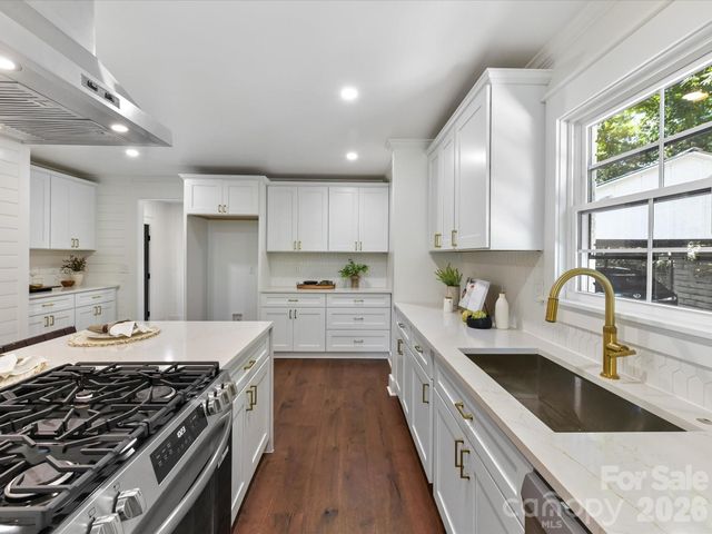 6711 Raven Place, Charlotte, NC 28210