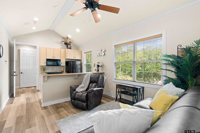 15996 Eastside Rd, Tyler, TX 75707