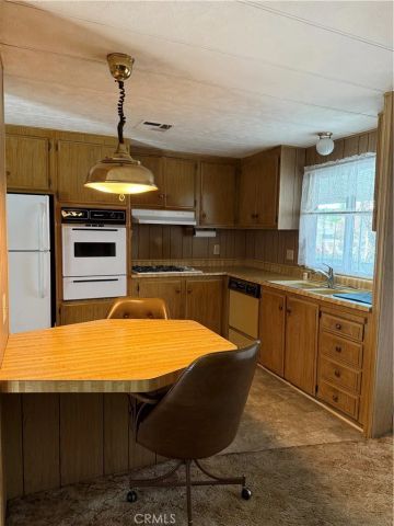 944 S Elk, Hemet, CA 92543