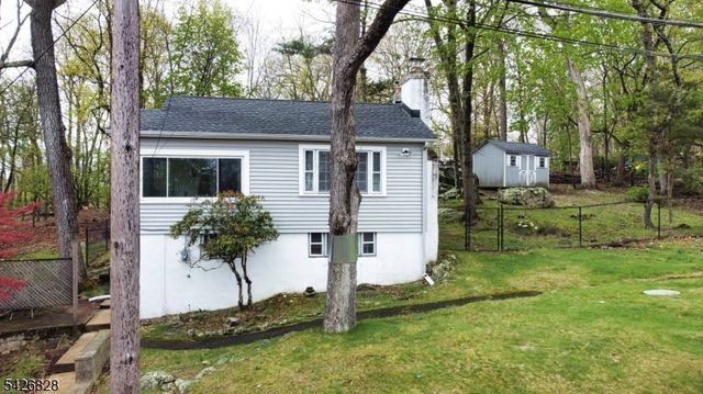 36 Wildwood Shores Dr, Hopatcong Boro, NJ 07843