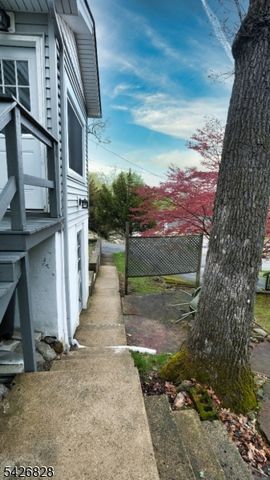 36 Wildwood Shores Dr, Hopatcong Boro, NJ 07843