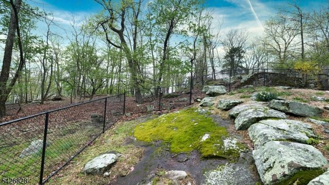 36 Wildwood Shores Dr, Hopatcong Boro, NJ 07843
