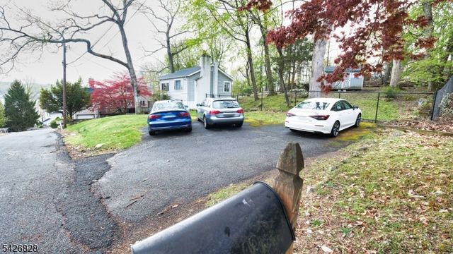 36 Wildwood Shores Dr, Hopatcong Boro, NJ 07843
