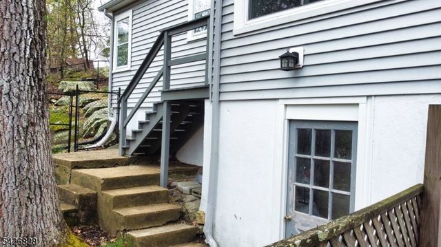 36 Wildwood Shores Dr, Hopatcong Boro, NJ 07843