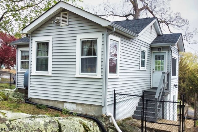 36 Wildwood Shores Dr, Hopatcong Boro, NJ 07843