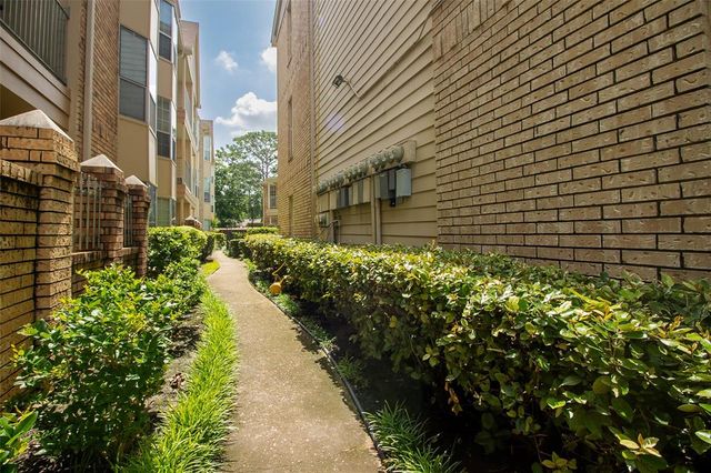 12550 Whittington Drive 814, Houston, TX 77077