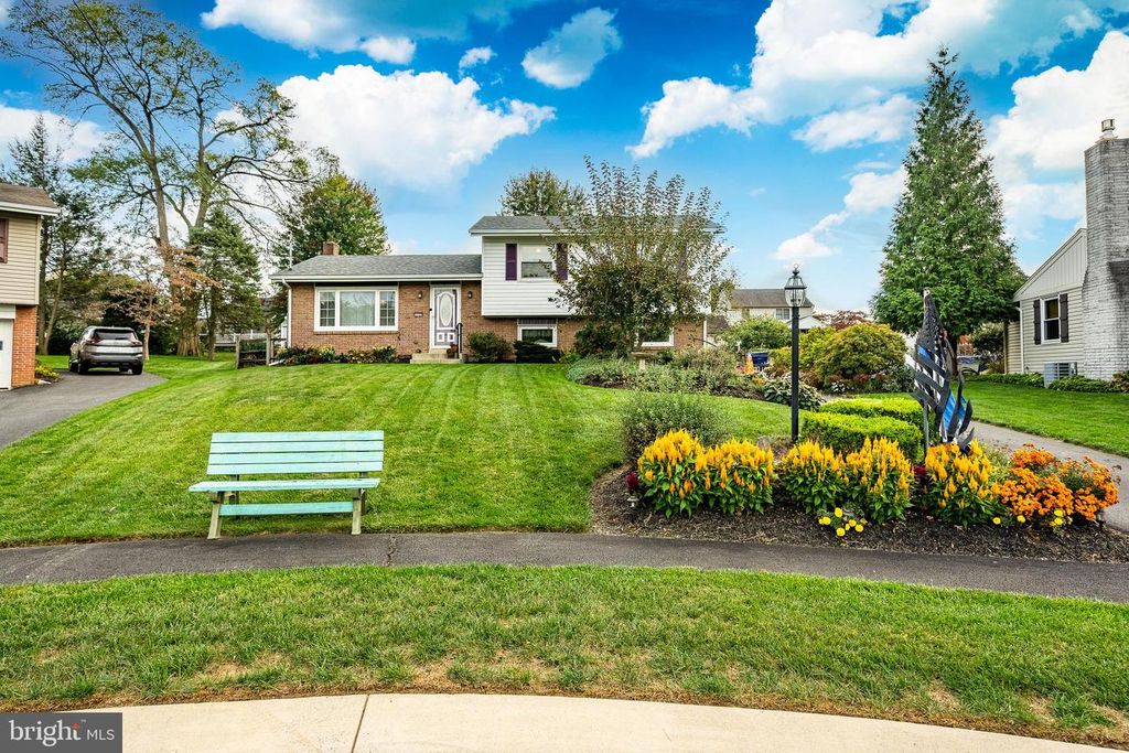 112 ELK LN, Willow Street, PA 17584