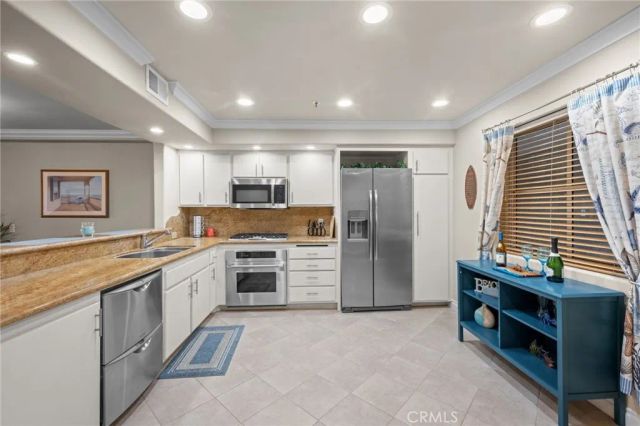 200 Pacific Coast M-9, Huntington Beach, CA 92648