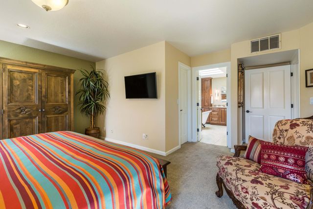 1904 San Rio Court NW, Albuquerque, NM 87107