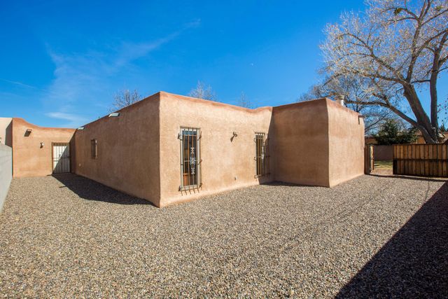 1904 San Rio Court NW, Albuquerque, NM 87107