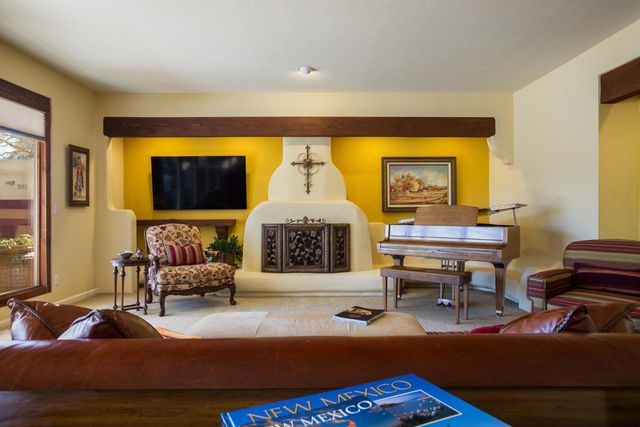 1904 San Rio Court NW, Albuquerque, NM 87107