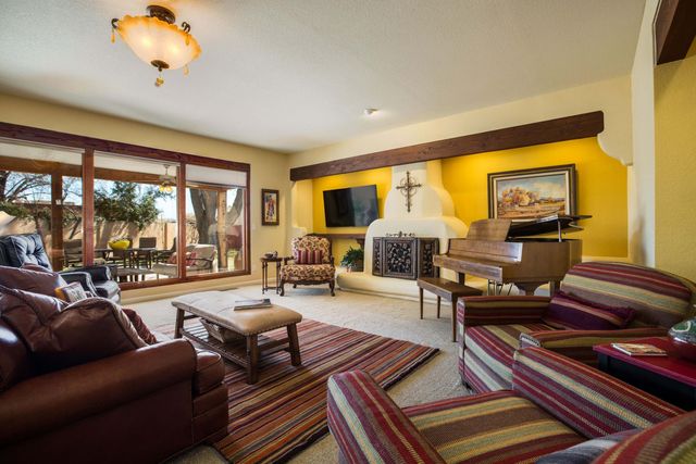 1904 San Rio Court NW, Albuquerque, NM 87107