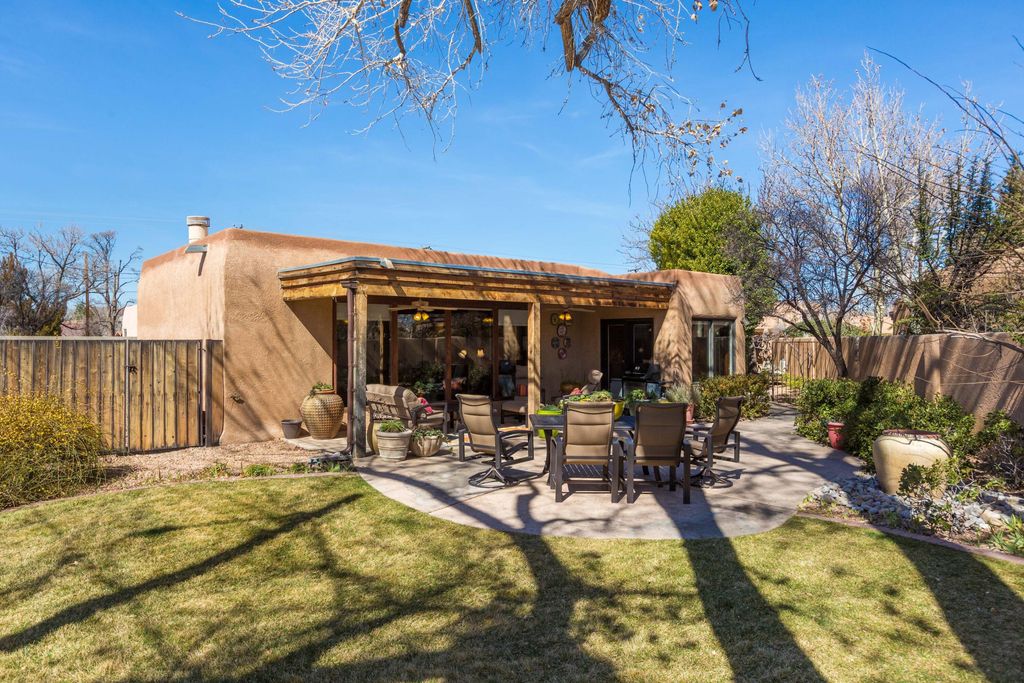 1904 San Rio Court NW, Albuquerque, NM 87107